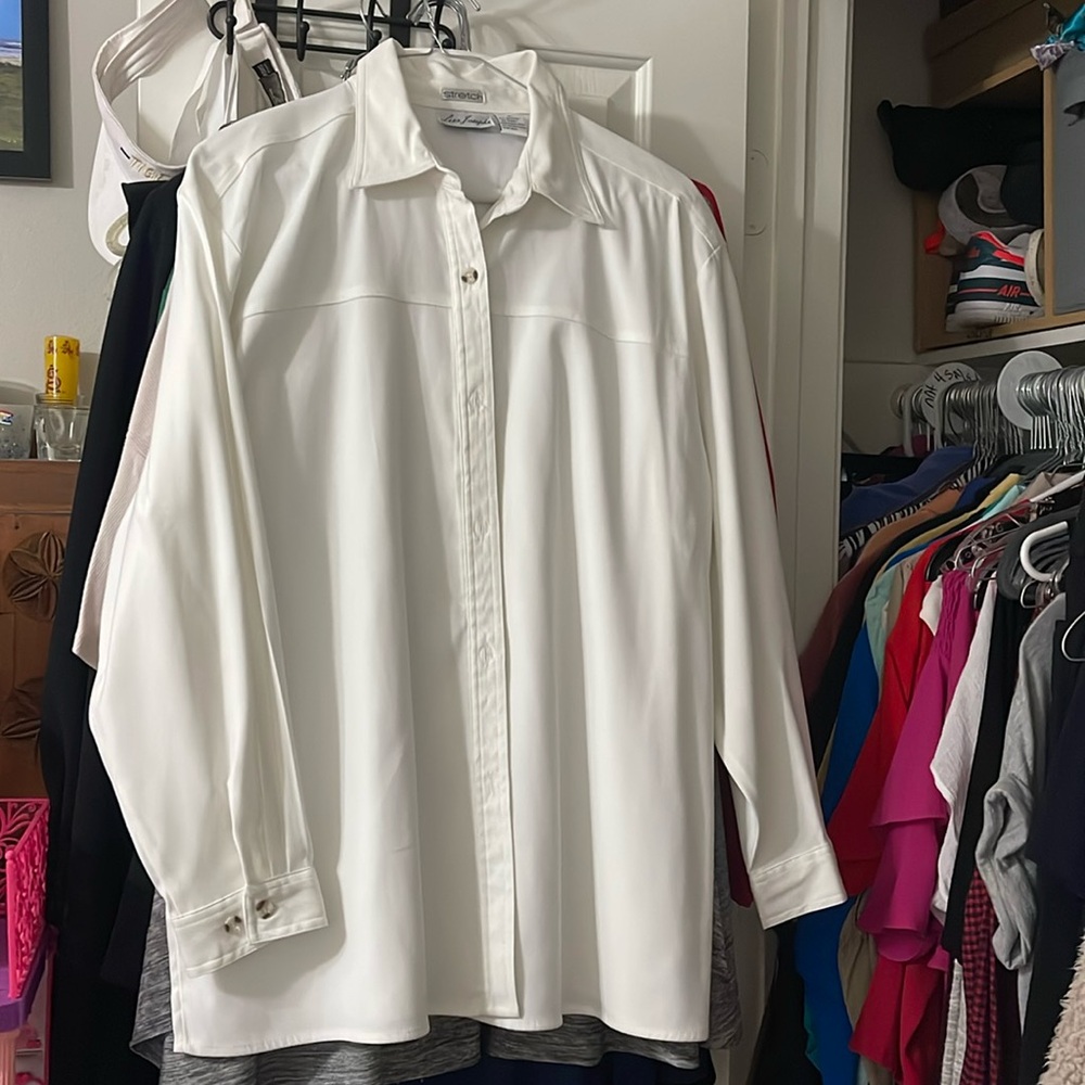 Women’s plus button down stretch top